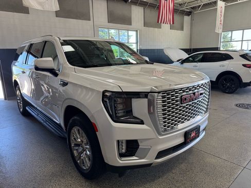Used 2024 GMC Yukon XL Denali w/ Advanced Technology Package AWD/4WD image 3