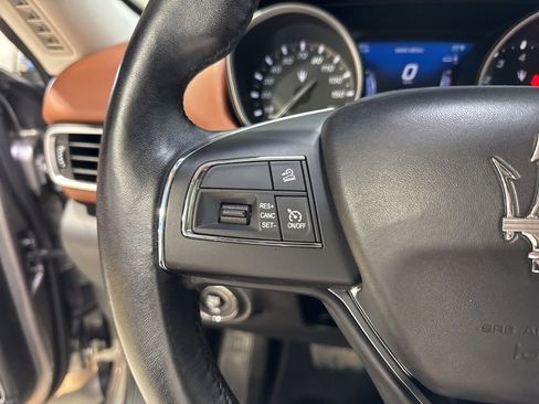 Used 2018 Maserati Levante GranLusso AWD/4WD image 11