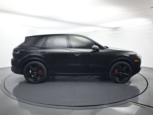 Certified 2025 Porsche Cayenne S AWD/4WD image 16