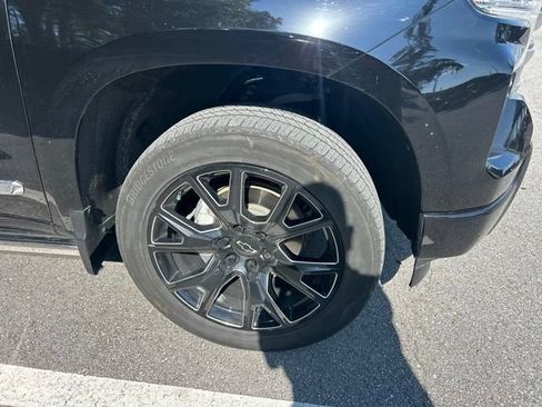 Certified 2023 Chevrolet Silverado 1500 High Country w/ High Country Premium Package AWD/4WD image 2