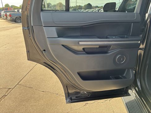 Used 2024 Ford Expedition XLT image 24