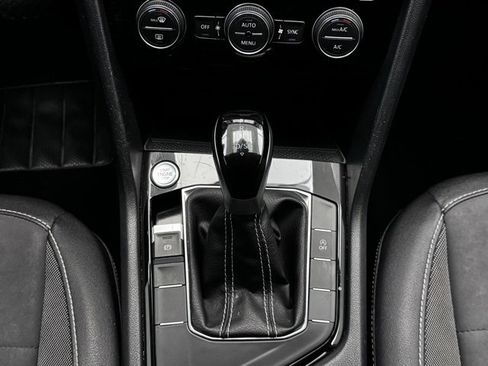 Used 2024 Volkswagen Taos SE image 32