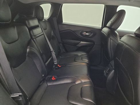 Used 2019 Jeep Cherokee Latitude Plus FWD image 19