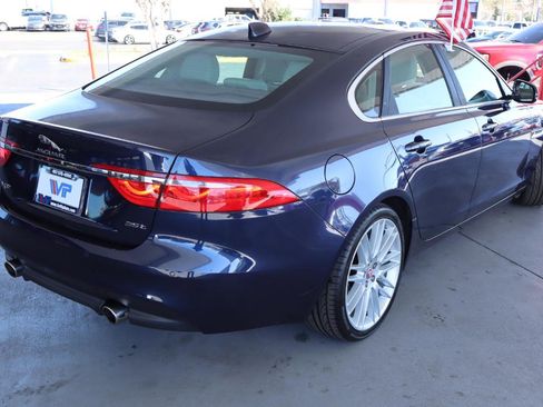 Used 2016 Jaguar XF Prestige image 5