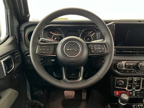 New 2025 Jeep Gladiator Mojave image 12