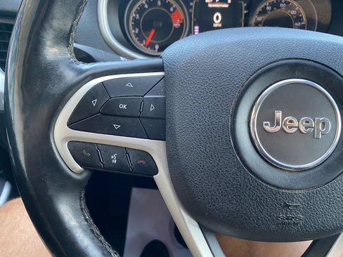 Used 2018 Jeep Cherokee Latitude Plus w/ Cold Weather Group AWD/4WD image 14
