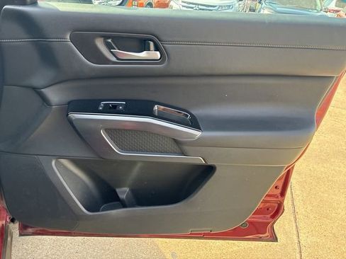 Used 2024 Nissan Pathfinder SL image 14