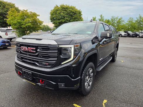 Used 2024 GMC Sierra 1500 AT4 w/ Technology Package AWD/4WD image 3