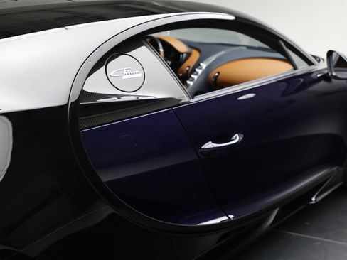 Used 2020 Bugatti Chiron image 25