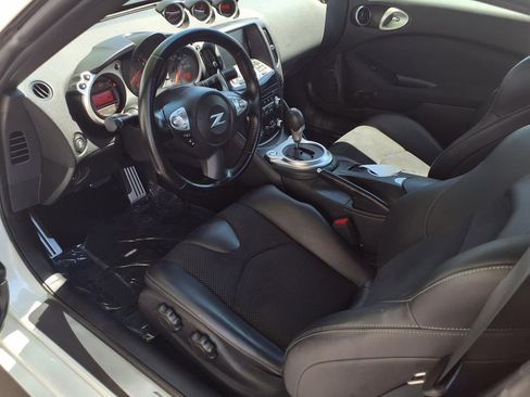Used 2013 Nissan 370Z Touring RWD image 13