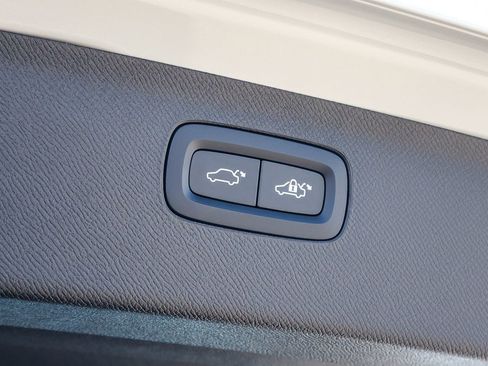 New 2026 Volvo XC90 T8 Plus w/ Protection Package Premier image 26