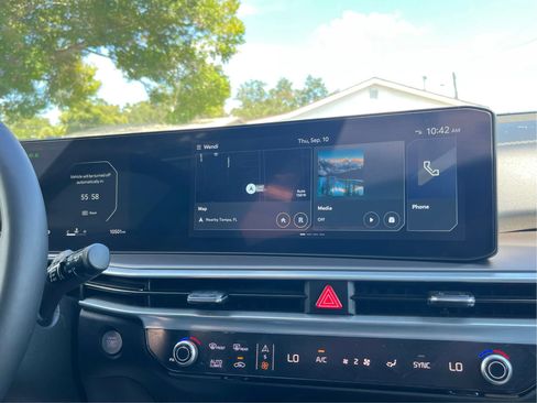 Used 2025 Kia Sorento SX FWD image 19