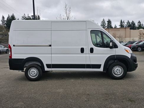 New 2026 RAM ProMaster 2500 w/ Convenience Group image 9