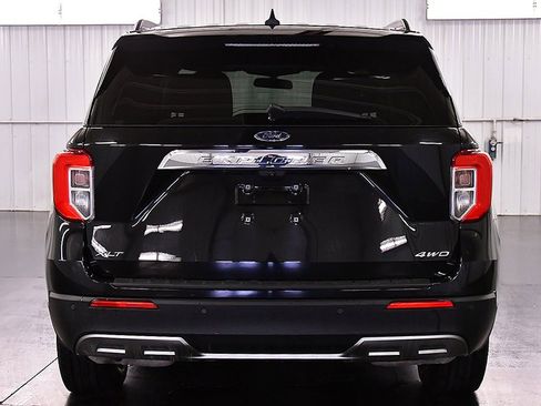 Used 2022 Ford Explorer XLT w/ Equipment Group 202A image 6