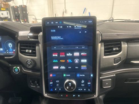 Certified 2022 Ford Expedition Max Platinum image 24