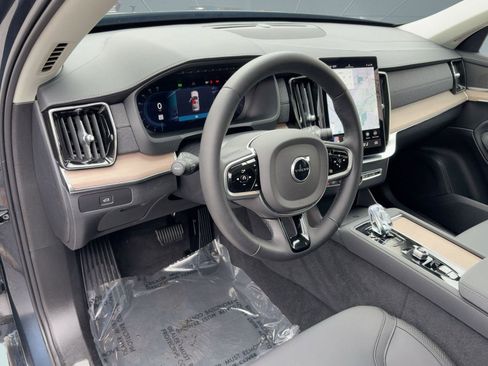 Certified 2025 Volvo XC90 B6 Plus image 4