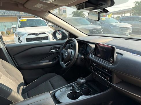 Used 2024 Nissan Rogue SV FWD image 10