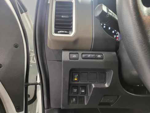 Used 2022 Nissan Frontier SV w/ Technology Package AWD/4WD image 10