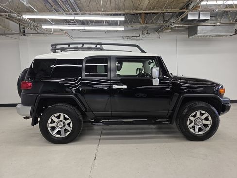 Used 2014 Toyota FJ Cruiser 4WD w/ Upgrade Package image 6