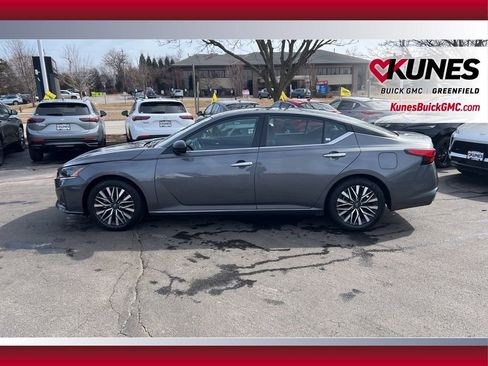 Used 2025 Nissan Altima 2.5 SV image 10