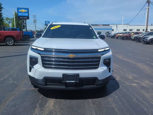 Certified 2025 Chevrolet Traverse LT w/ Driver Confidence Package AWD/4WD image 3