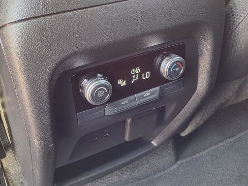 Used 2025 GMC Acadia Elevation image 15