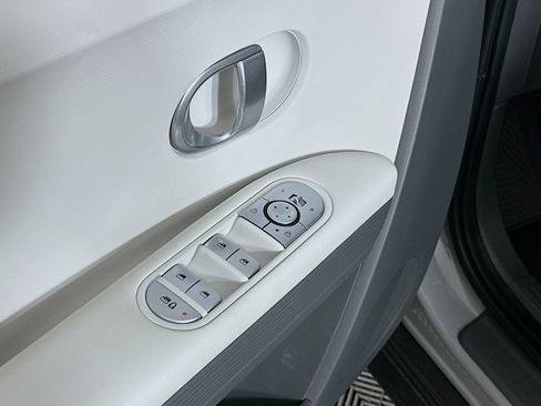 Used 2024 Hyundai Ioniq 5 SEL image 15
