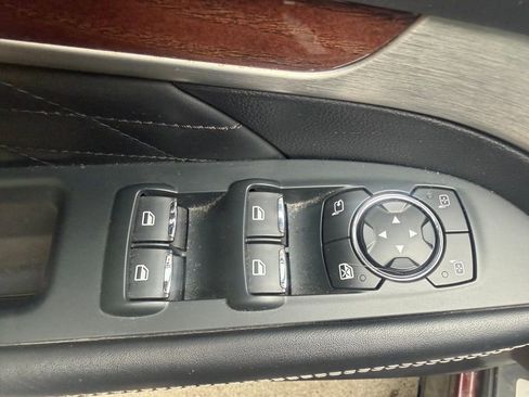 Used 2018 Ford Explorer Platinum image 11