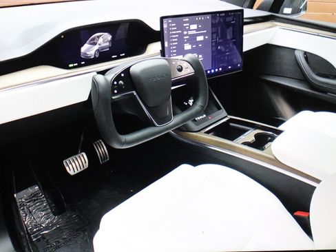 Used 2023 Tesla Model X image 50