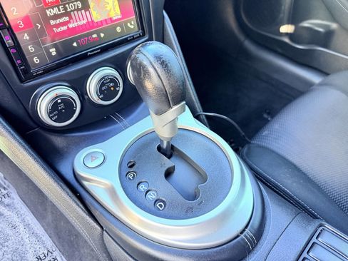 Used 2015 Nissan 370Z Coupe RWD image 14