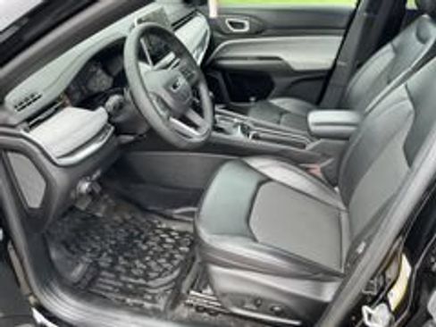 Used 2025 Jeep Compass Latitude w/ Convenience Group AWD/4WD image 10