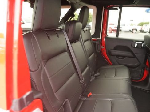 Used 2023 Jeep Wrangler Unlimited Sahara AWD/4WD image 16