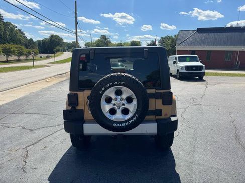 Used 2013 Jeep Wrangler Unlimited Sahara w/ Connectivity Group AWD/4WD image 4