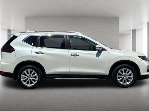 Used 2018 Nissan Rogue SV w/ Sun & Sound Touring Package FWD image 3