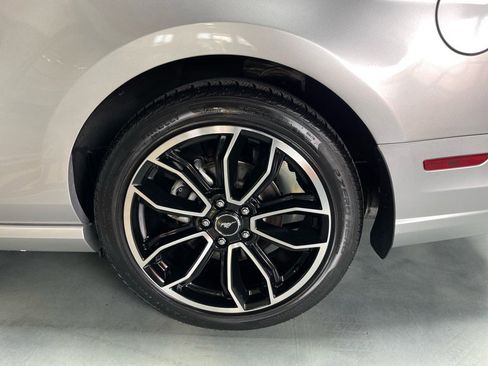 Used 2013 Ford Mustang GT Premium image 16
