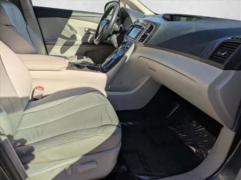 Used 2013 Toyota Venza XLE image 30