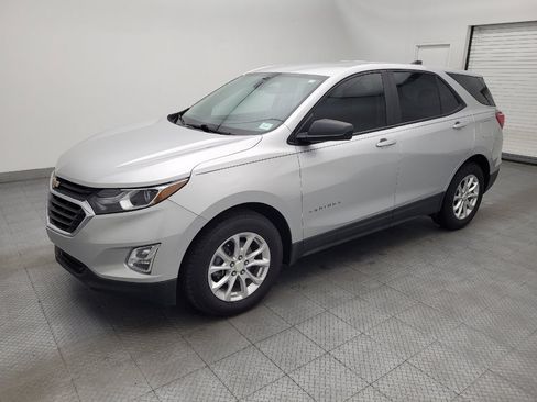 Used 2021 Chevrolet Equinox LS w/ LS Convenience Package FWD image 2