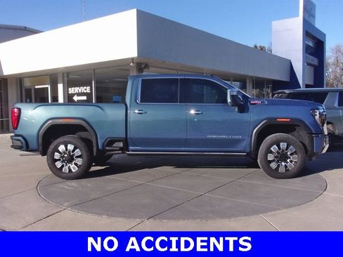 Used 2024 GMC Sierra 2500 Denali w/ Denali Reserve Package image 2