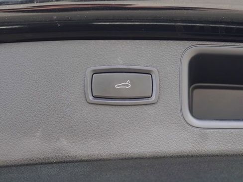 Used 2018 Porsche Macan AWD/4WD image 43