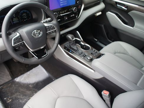 New 2026 Toyota Highlander Limited image 26
