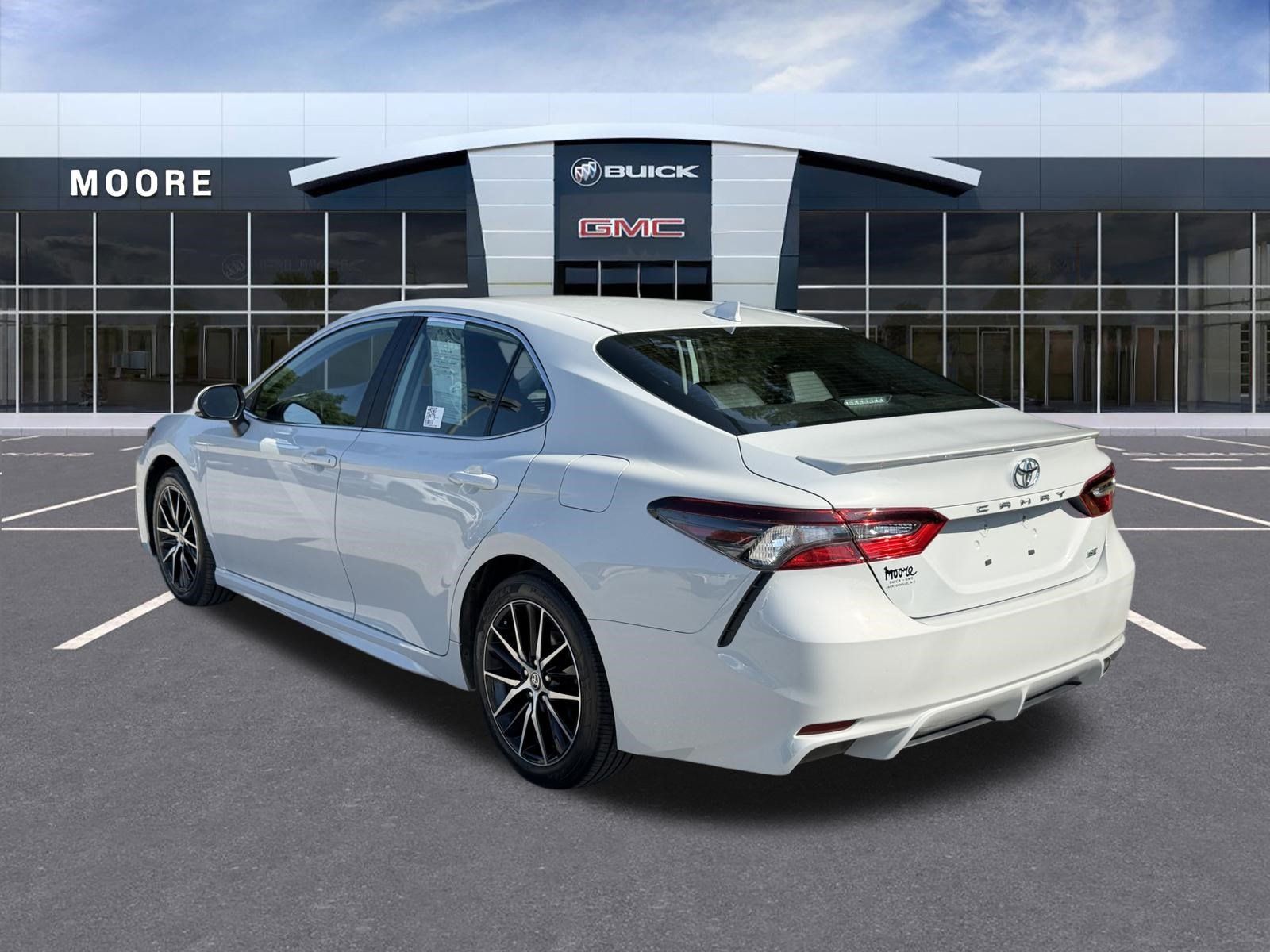 Used 2024 Toyota Camry SE w/ Convenience Package FWD image 5