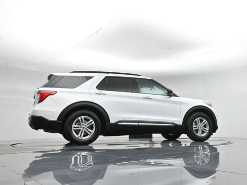 Certified 2021 Ford Explorer XLT image 58
