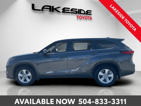 Used 2023 Toyota Highlander LE image 3