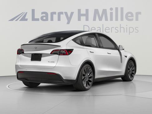 Used 2022 Tesla Model Y Performance AWD/4WD image 2