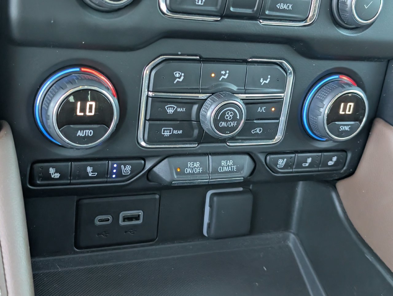 Used 2023 Chevrolet Tahoe High Country AWD/4WD image 15