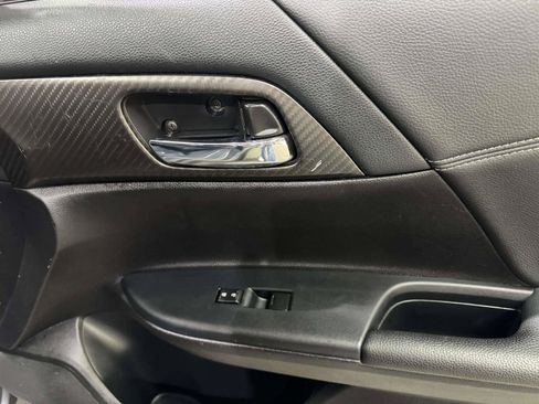 Used 2017 Honda Accord Sport image 17