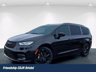 Used 2025 Chrysler Pacifica Limited FWD video 1
