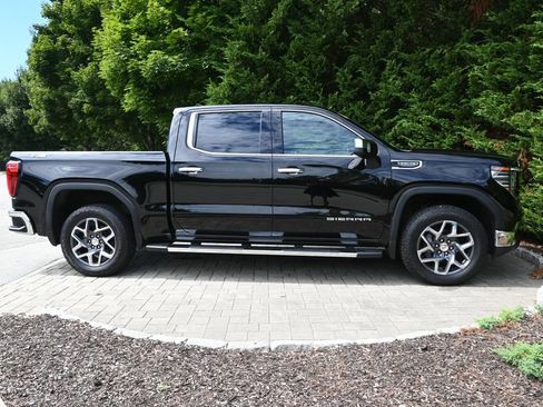 Used 2023 GMC Sierra 1500 SLT w/ SLT Premium Package AWD/4WD image 8