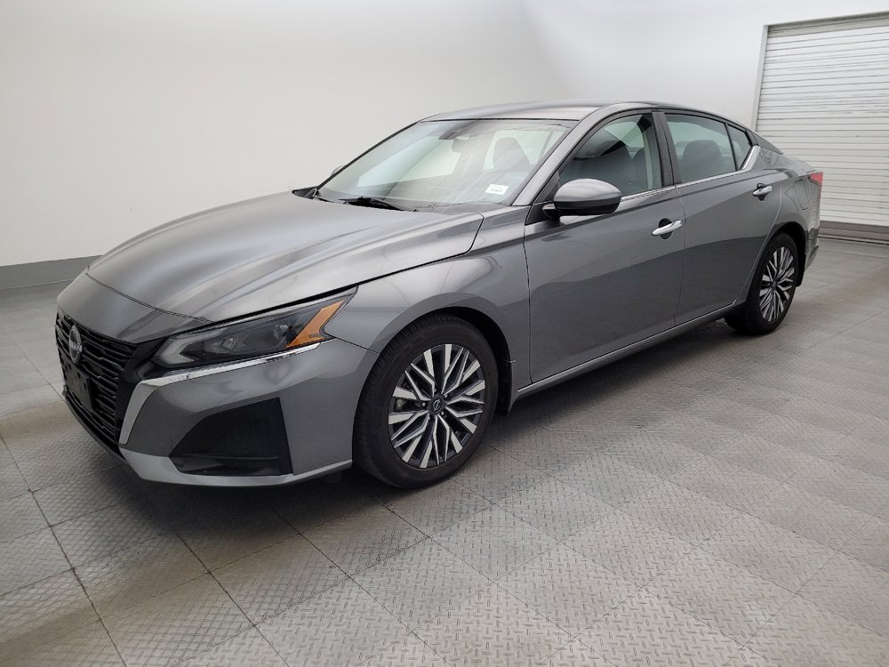 Used 2023 Nissan Altima 2.5 SV FWD image 2