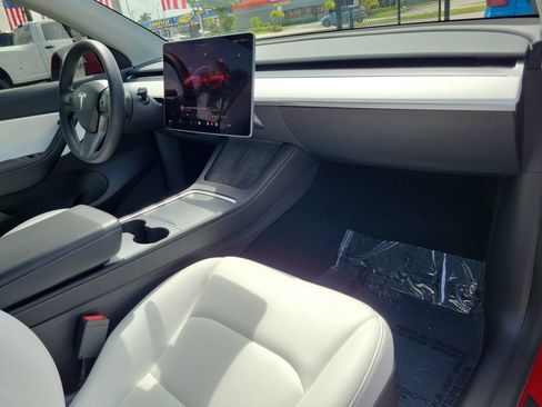 Used 2022 Tesla Model Y Performance AWD/4WD image 10